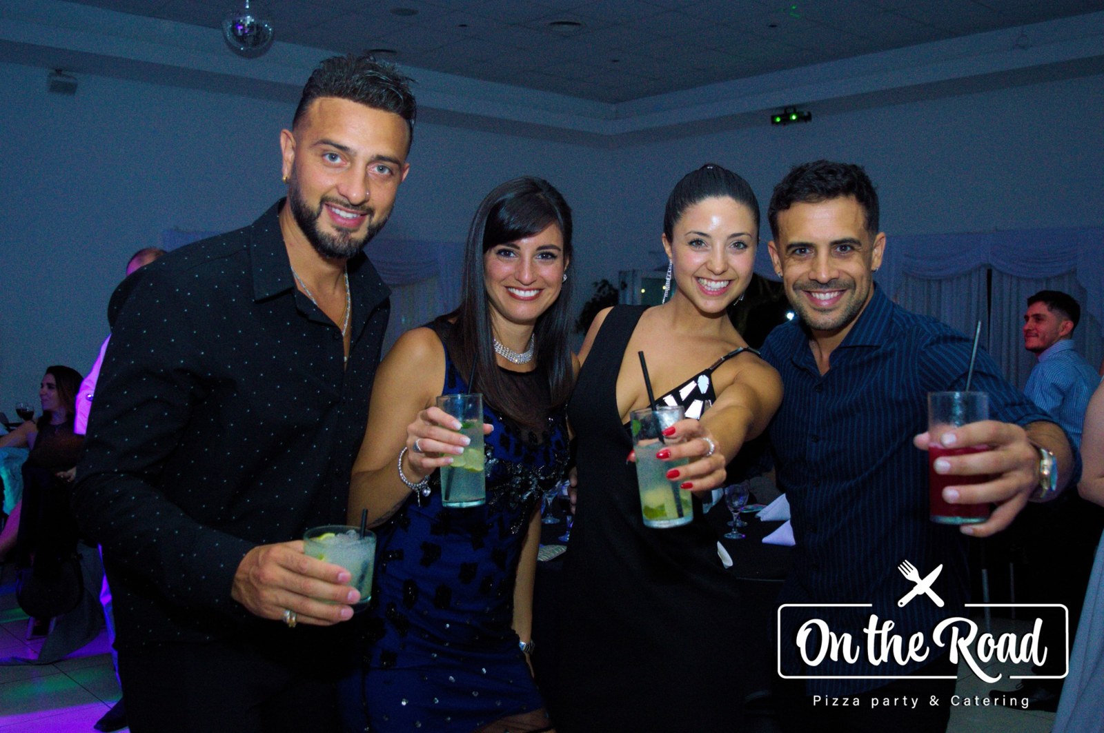 Integrantes del equipo OTR durante un festejo